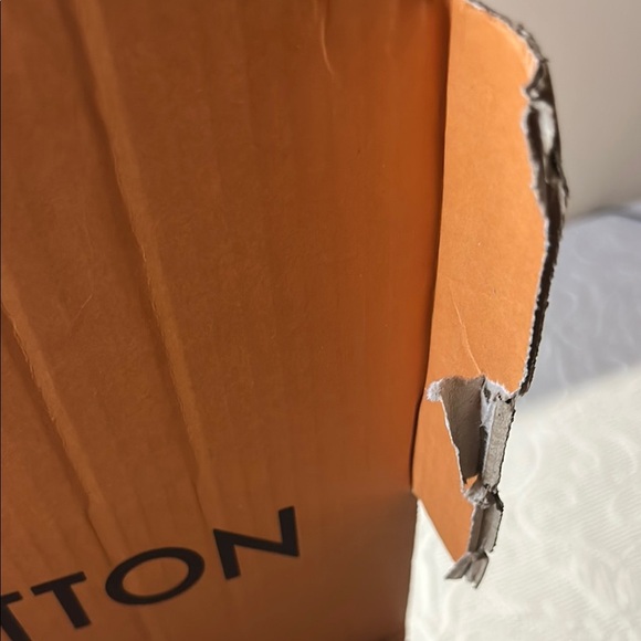 Louis Vuitton Signature  Box inside a LV shipping box with tissue and ribbon. - Picture 4 of 17